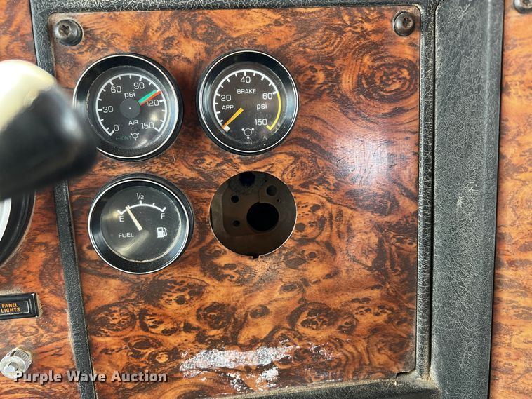 image for item DO8904 2001 Kenworth  ready mix truck