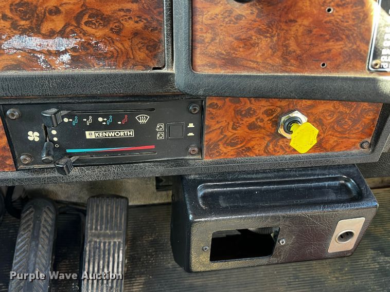 image for item DO8904 2001 Kenworth  ready mix truck