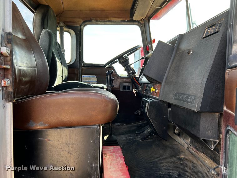 image for item DO8904 2001 Kenworth  ready mix truck