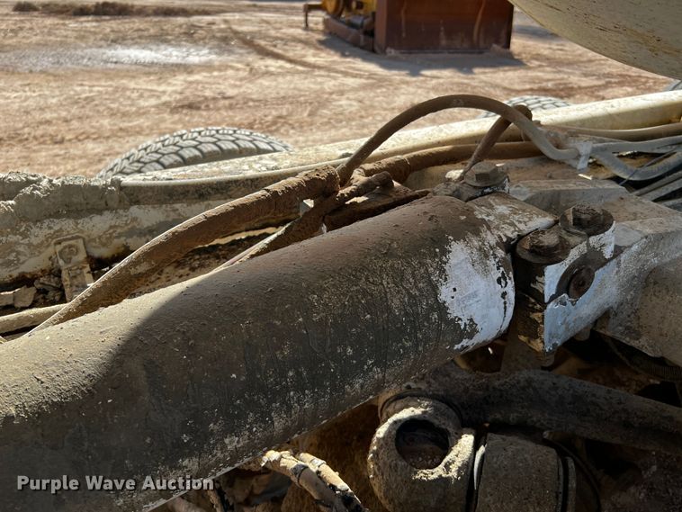 image for item DO8904 2001 Kenworth  ready mix truck