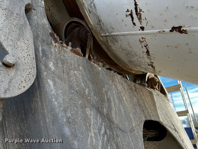 image for item DO8904 2001 Kenworth  ready mix truck