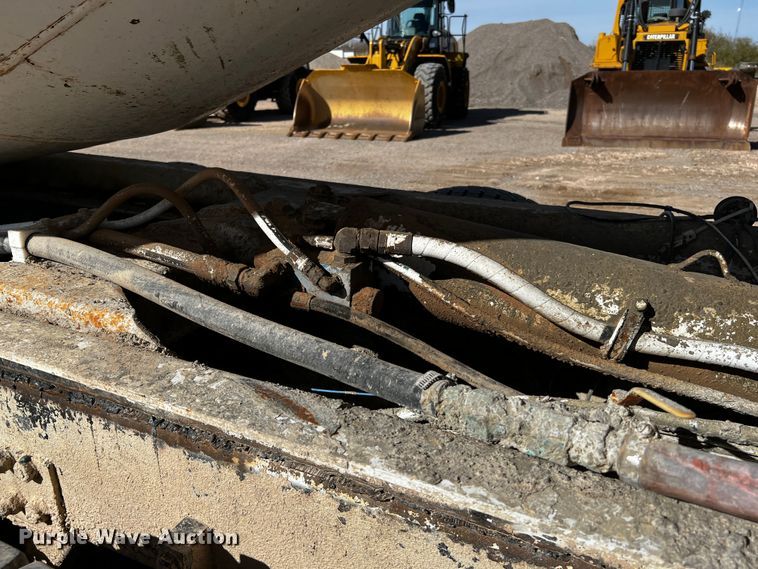 image for item DO8904 2001 Kenworth  ready mix truck