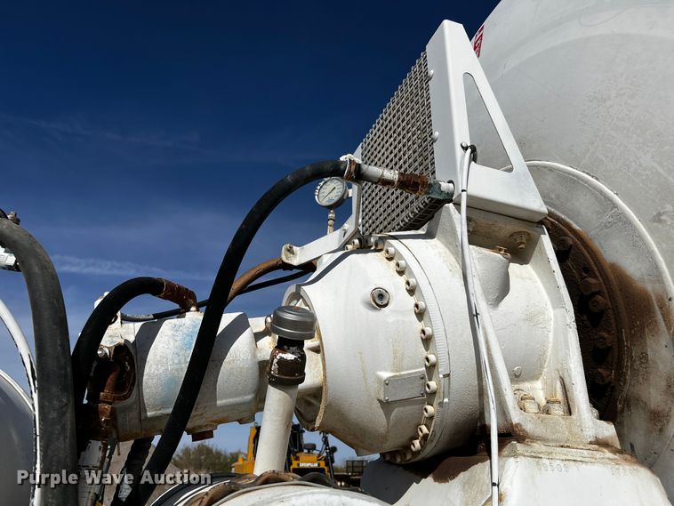 image for item DO8904 2001 Kenworth  ready mix truck