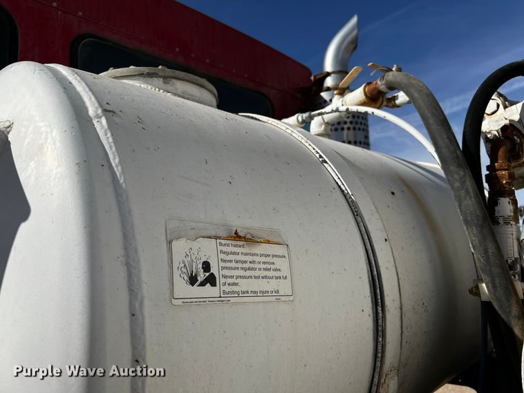 image for item DO8904 2001 Kenworth  ready mix truck