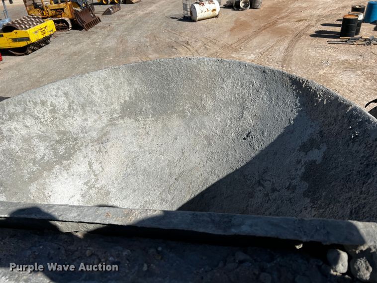 image for item DO8904 2001 Kenworth  ready mix truck