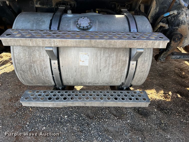 image for item DO8904 2001 Kenworth  ready mix truck