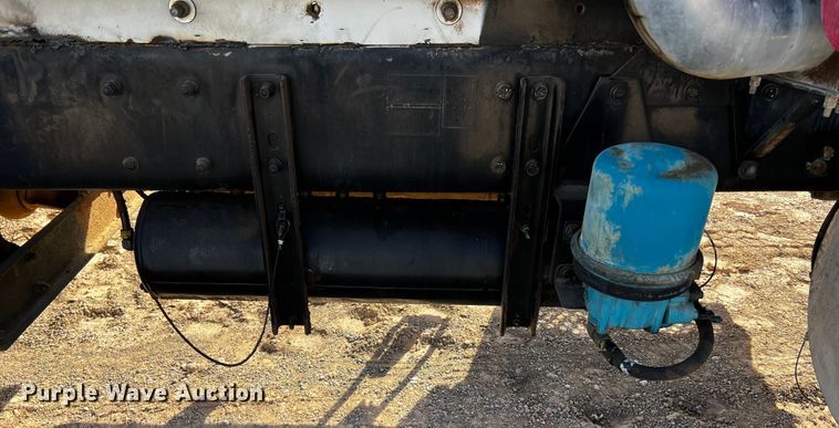 image for item DO8904 2001 Kenworth  ready mix truck