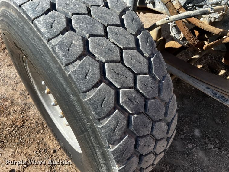 image for item DO8904 2001 Kenworth  ready mix truck