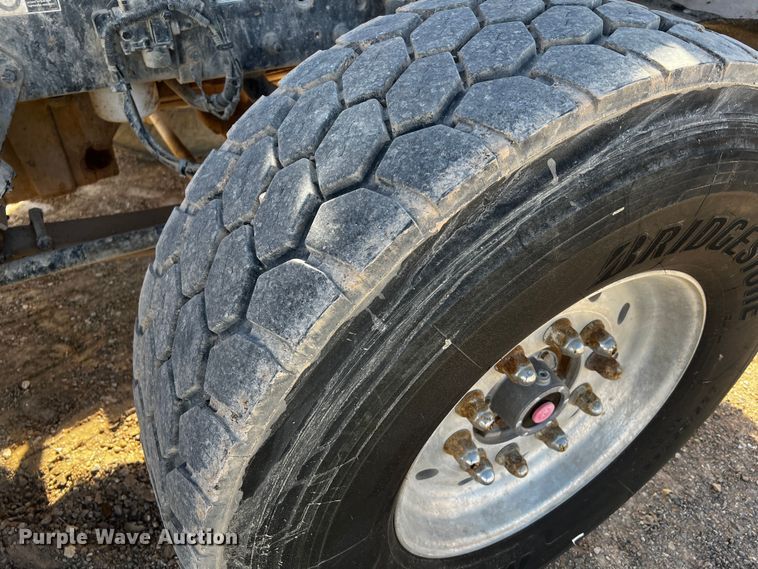 image for item DO8904 2001 Kenworth  ready mix truck