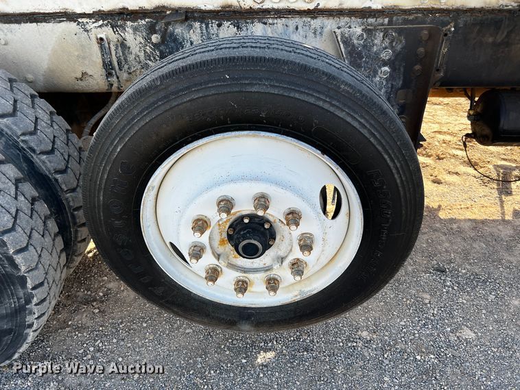 image for item DO8904 2001 Kenworth  ready mix truck