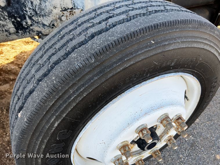 image for item DO8904 2001 Kenworth  ready mix truck