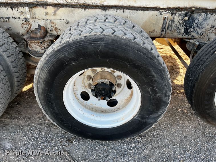 image for item DO8904 2001 Kenworth  ready mix truck