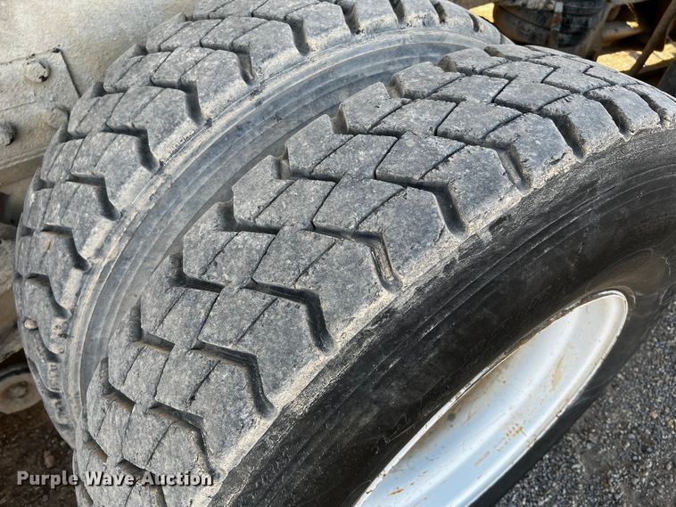 image for item DO8904 2001 Kenworth  ready mix truck