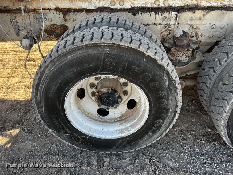 image for item DO8904 2001 Kenworth  ready mix truck