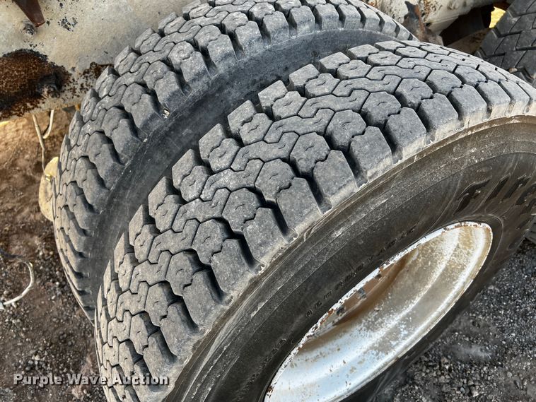 image for item DO8904 2001 Kenworth  ready mix truck