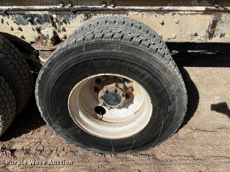 image for item DO8904 2001 Kenworth  ready mix truck