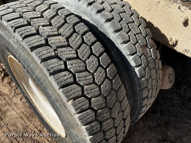 image for item DO8904 2001 Kenworth  ready mix truck