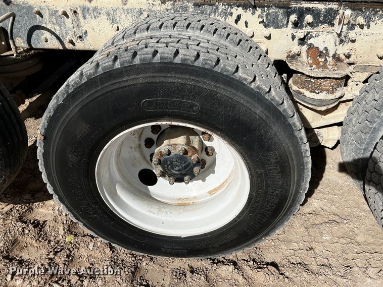 image for item DO8904 2001 Kenworth  ready mix truck