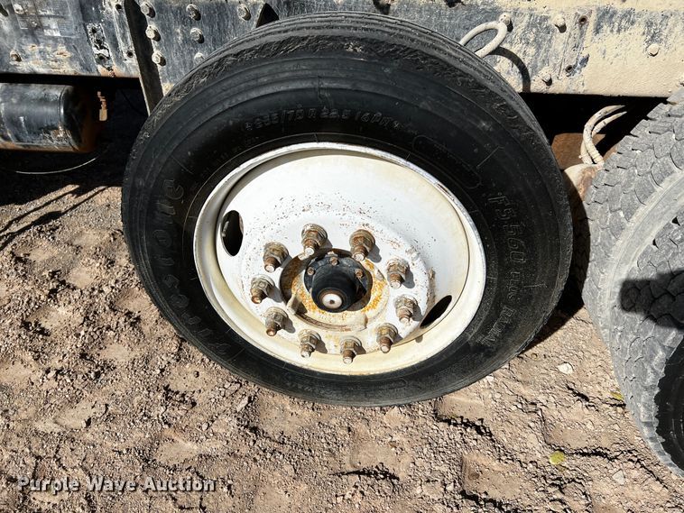 image for item DO8904 2001 Kenworth  ready mix truck