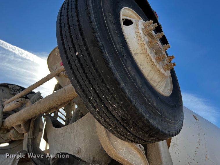 image for item DO8904 2001 Kenworth  ready mix truck