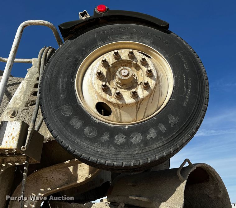 image for item DO8904 2001 Kenworth  ready mix truck