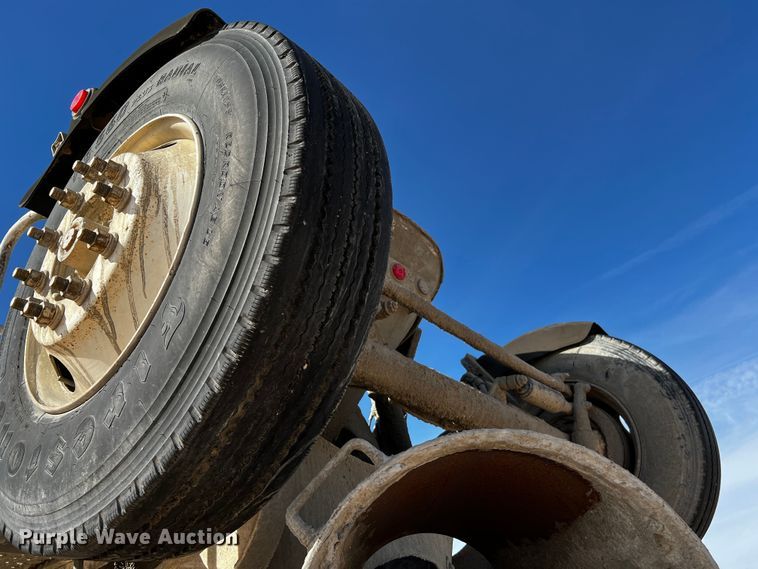 image for item DO8904 2001 Kenworth  ready mix truck