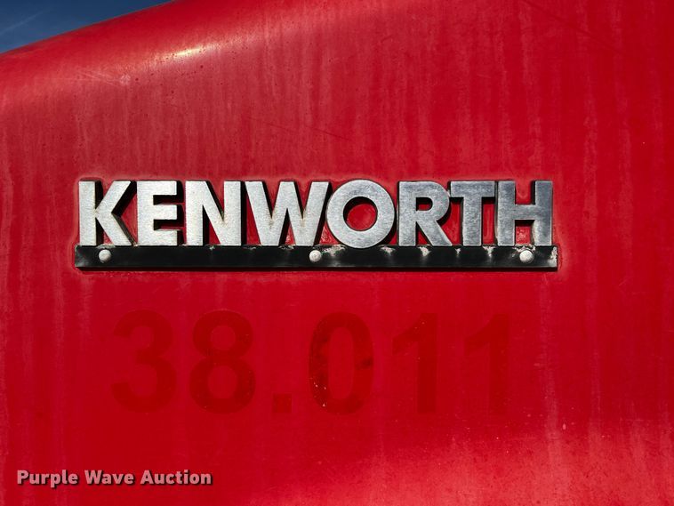 image for item DO8904 2001 Kenworth  ready mix truck