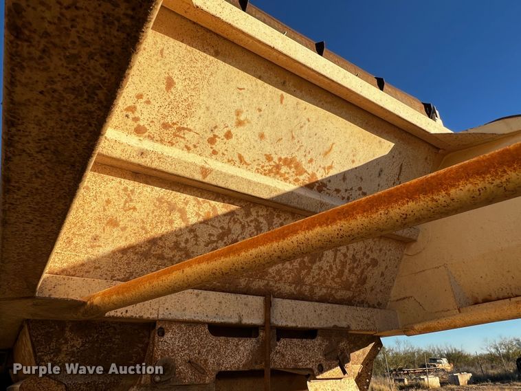 image for item DO8911 1996 Midland MG40CLAM  bottom dump trailer