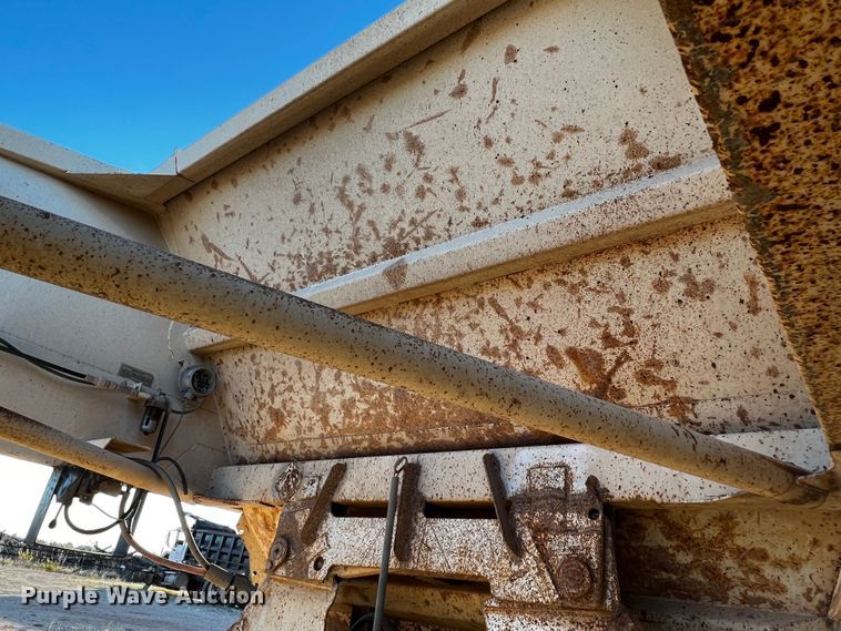 image for item DO8911 1996 Midland MG40CLAM  bottom dump trailer