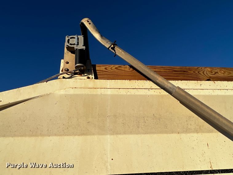 image for item DO8911 1996 Midland MG40CLAM  bottom dump trailer