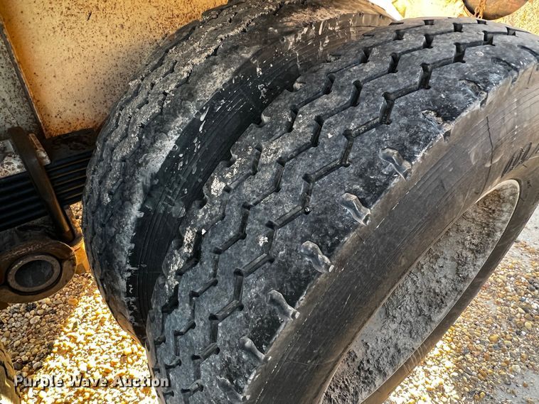 image for item DO8911 1996 Midland MG40CLAM  bottom dump trailer