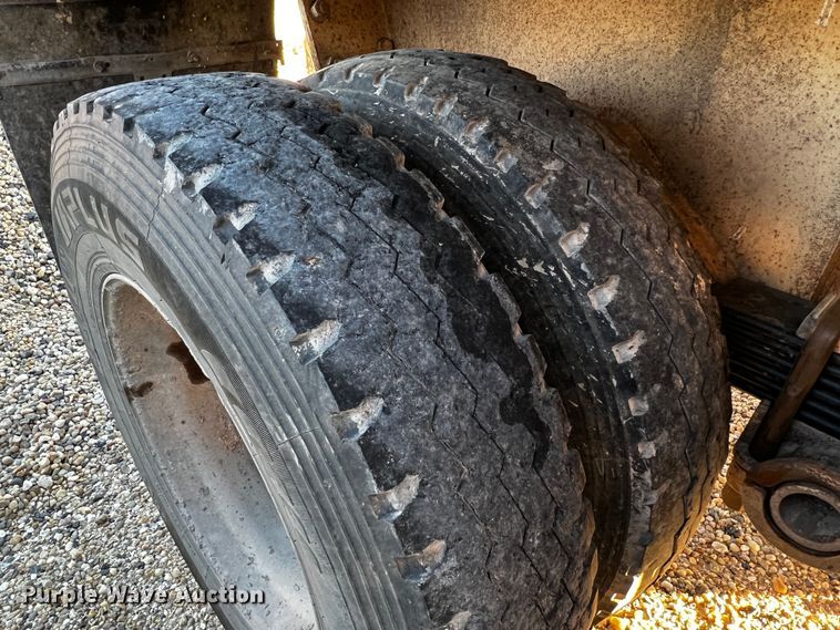 image for item DO8911 1996 Midland MG40CLAM  bottom dump trailer