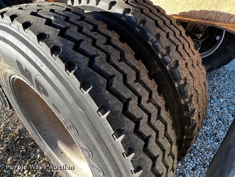 image for item DO8911 1996 Midland MG40CLAM  bottom dump trailer