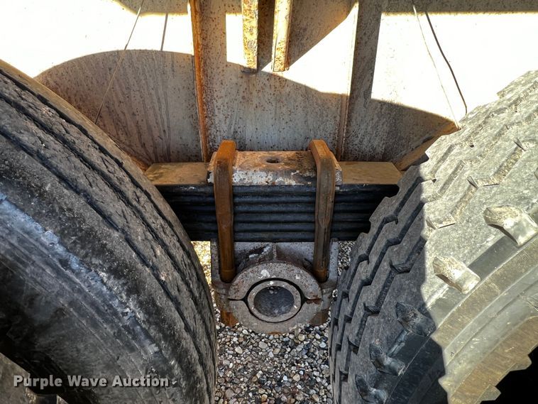 image for item DO8911 1996 Midland MG40CLAM  bottom dump trailer