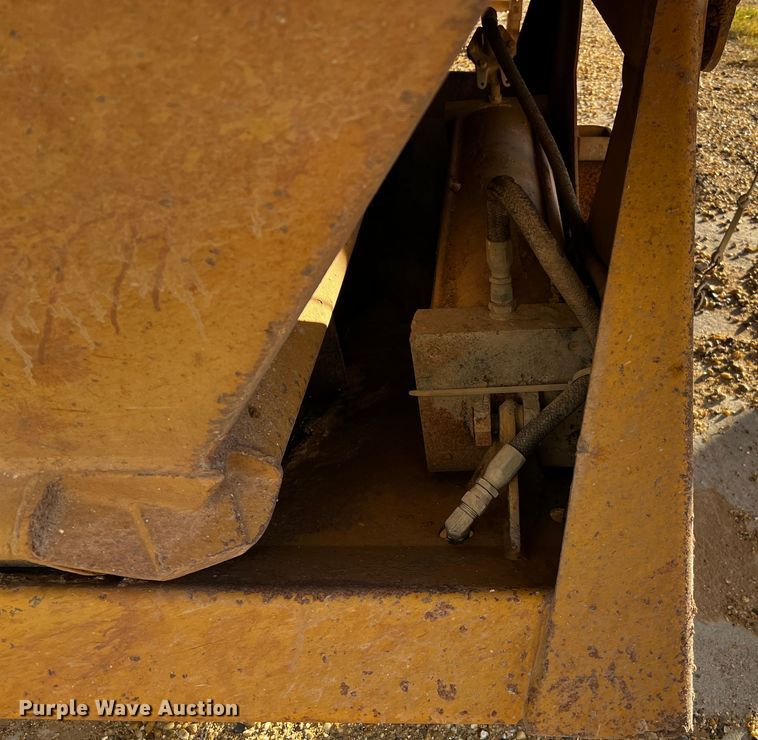 image for item DO8912 1993 Load King 2066-40-2  bottom dump trailer