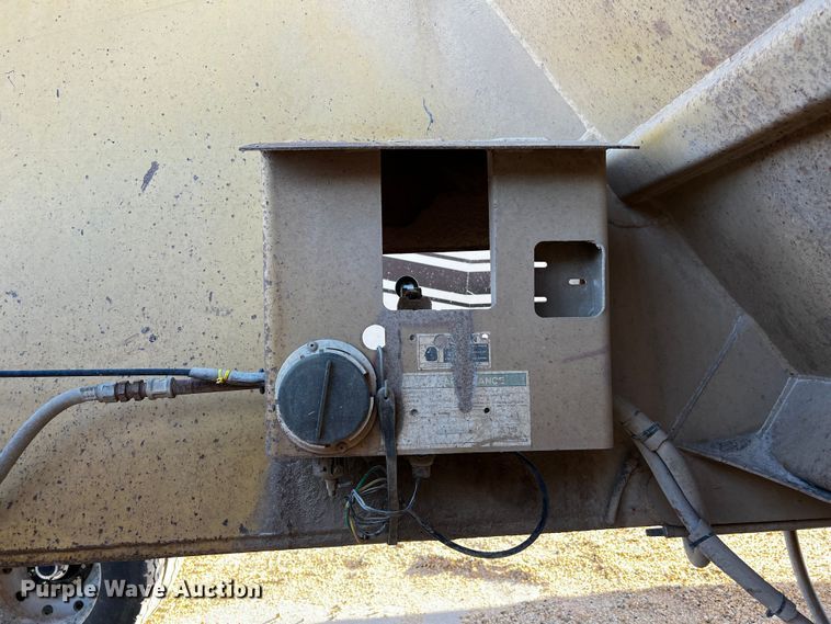 image for item DO8912 1993 Load King 2066-40-2  bottom dump trailer