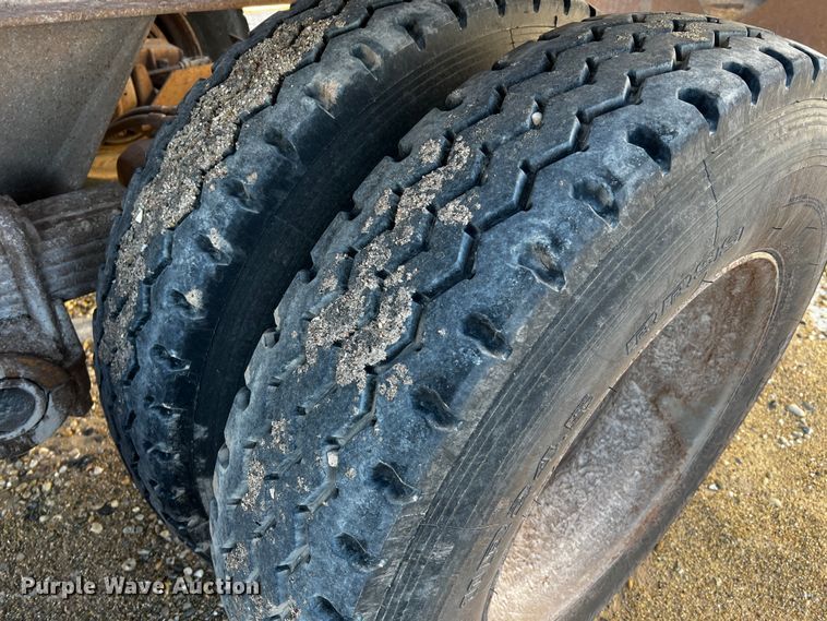 image for item DO8912 1993 Load King 2066-40-2  bottom dump trailer