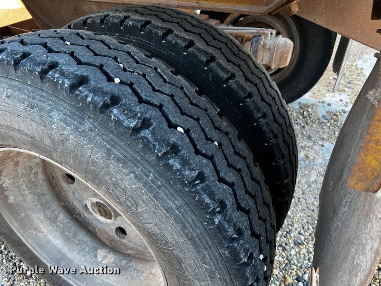 image for item DO8912 1993 Load King 2066-40-2  bottom dump trailer