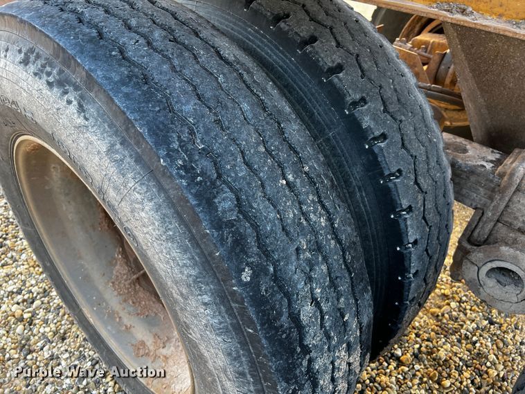 image for item DO8912 1993 Load King 2066-40-2  bottom dump trailer