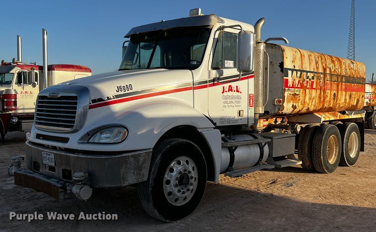 image for item DO8917 2007 Freightliner Columbia  water truck