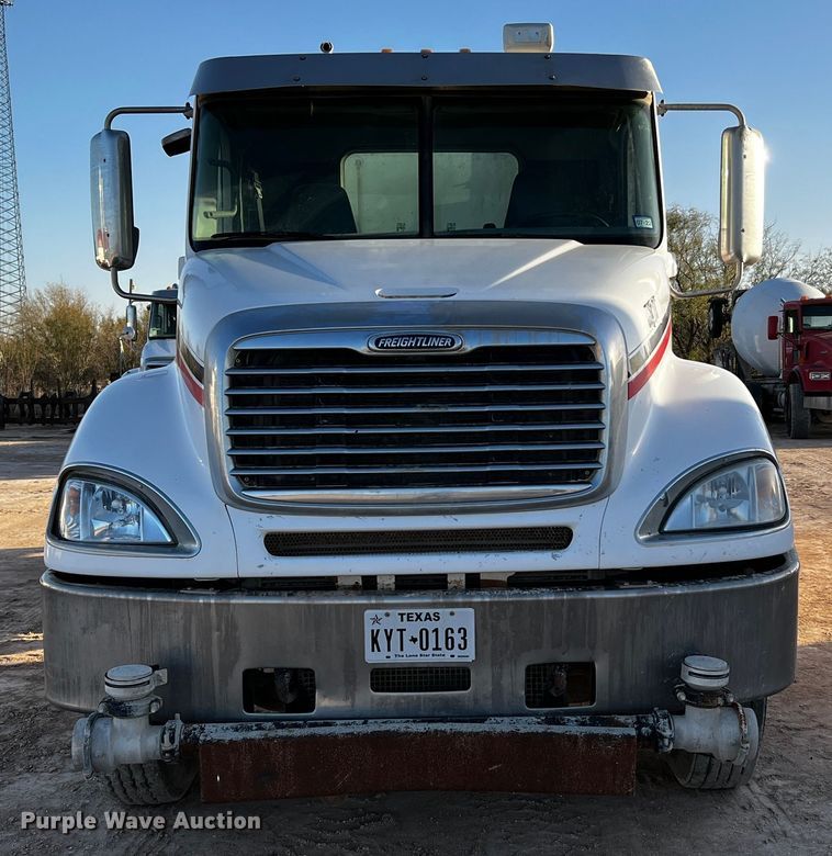 image for item DO8917 2007 Freightliner Columbia  water truck