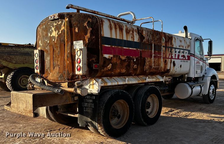 image for item DO8917 2007 Freightliner Columbia  water truck
