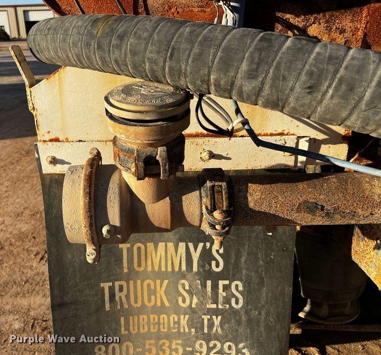 image for item DO8917 2007 Freightliner Columbia  water truck