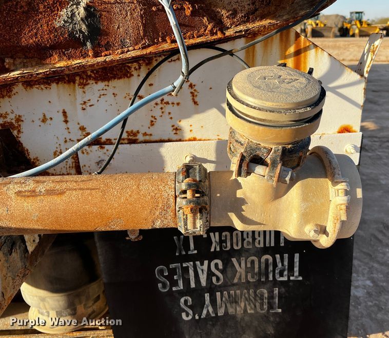 image for item DO8917 2007 Freightliner Columbia  water truck