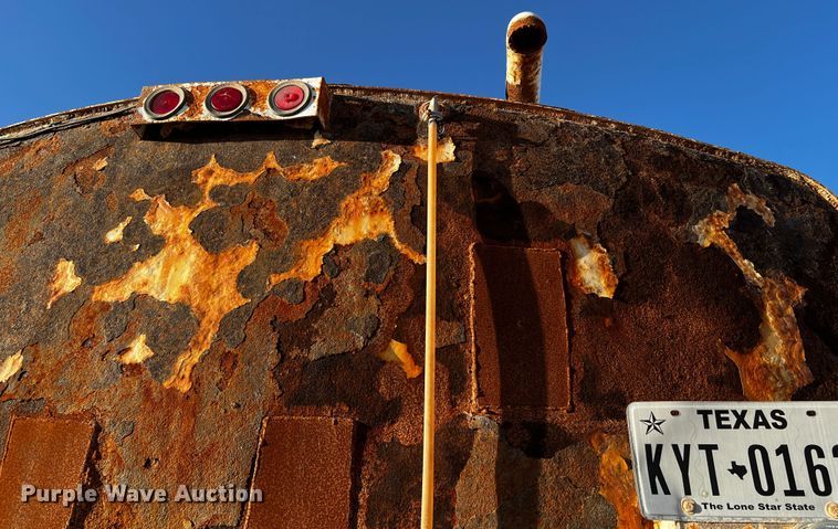 image for item DO8917 2007 Freightliner Columbia  water truck