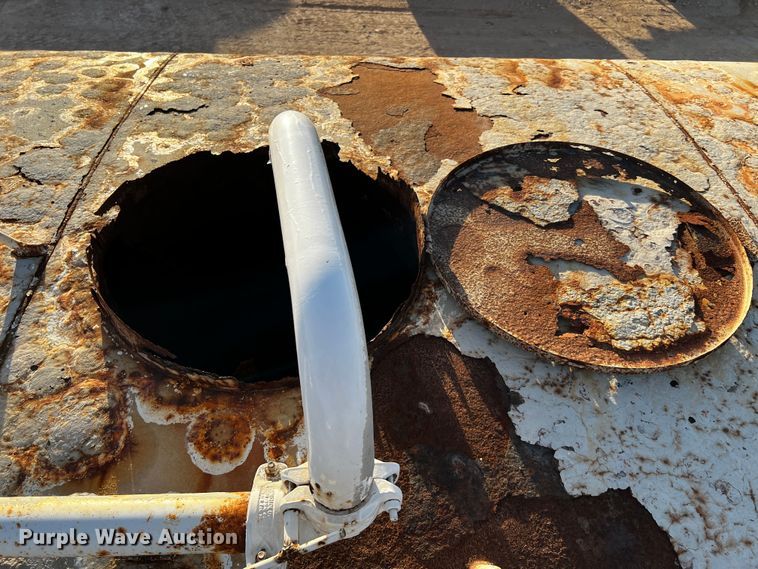 image for item DO8917 2007 Freightliner Columbia  water truck