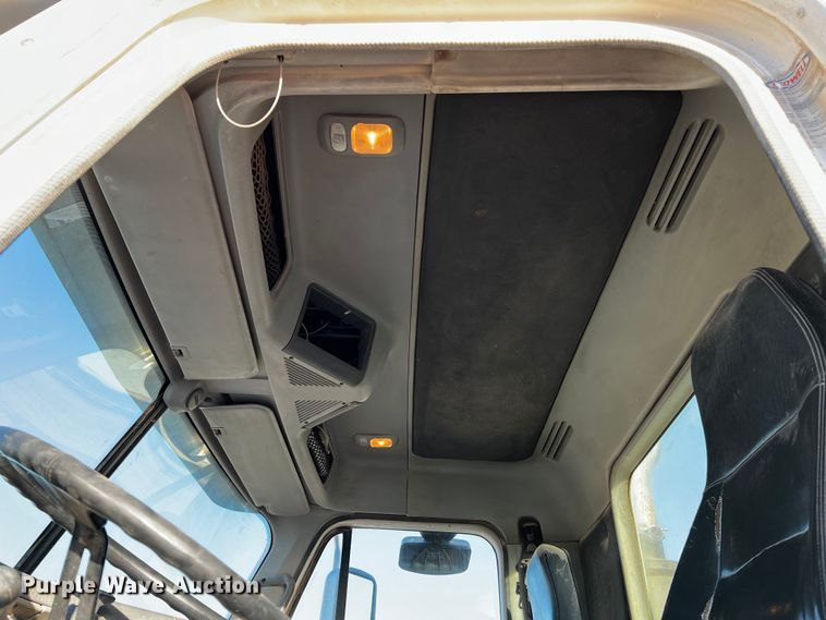 image for item DO8917 2007 Freightliner Columbia  water truck