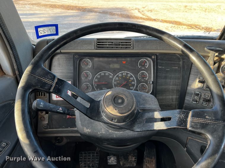 image for item DO8917 2007 Freightliner Columbia  water truck