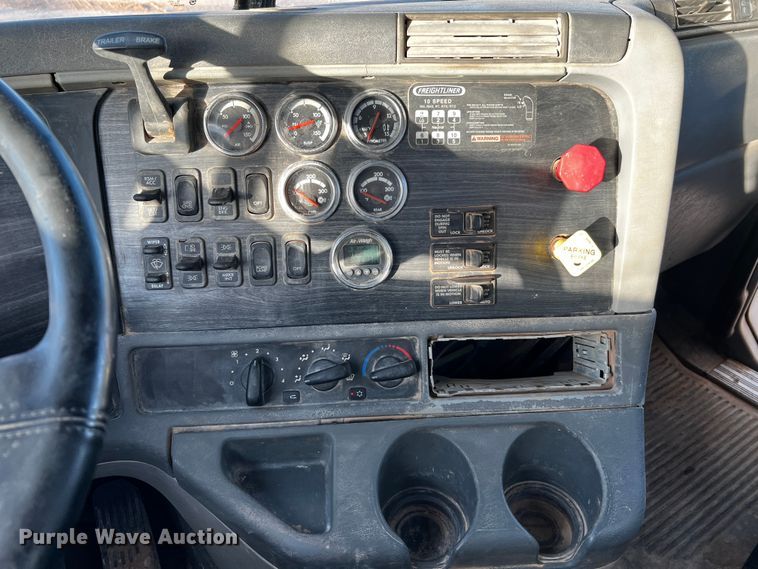 image for item DO8917 2007 Freightliner Columbia  water truck