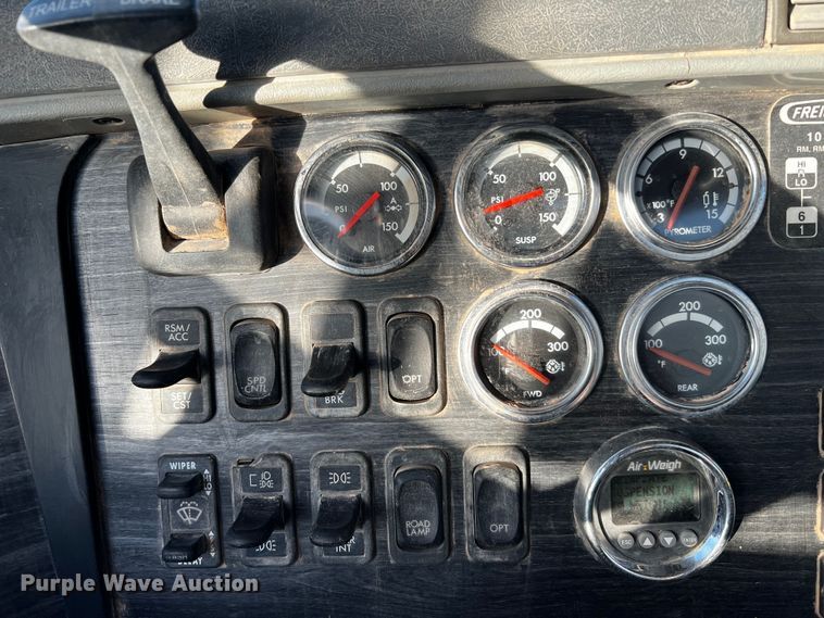 image for item DO8917 2007 Freightliner Columbia  water truck